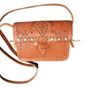 Elegant Tan Leather Crossbody Bag with Embroidery